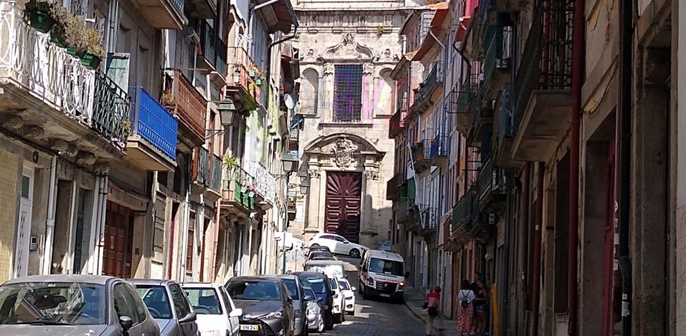 La rua de Sao Miguel de Oporto